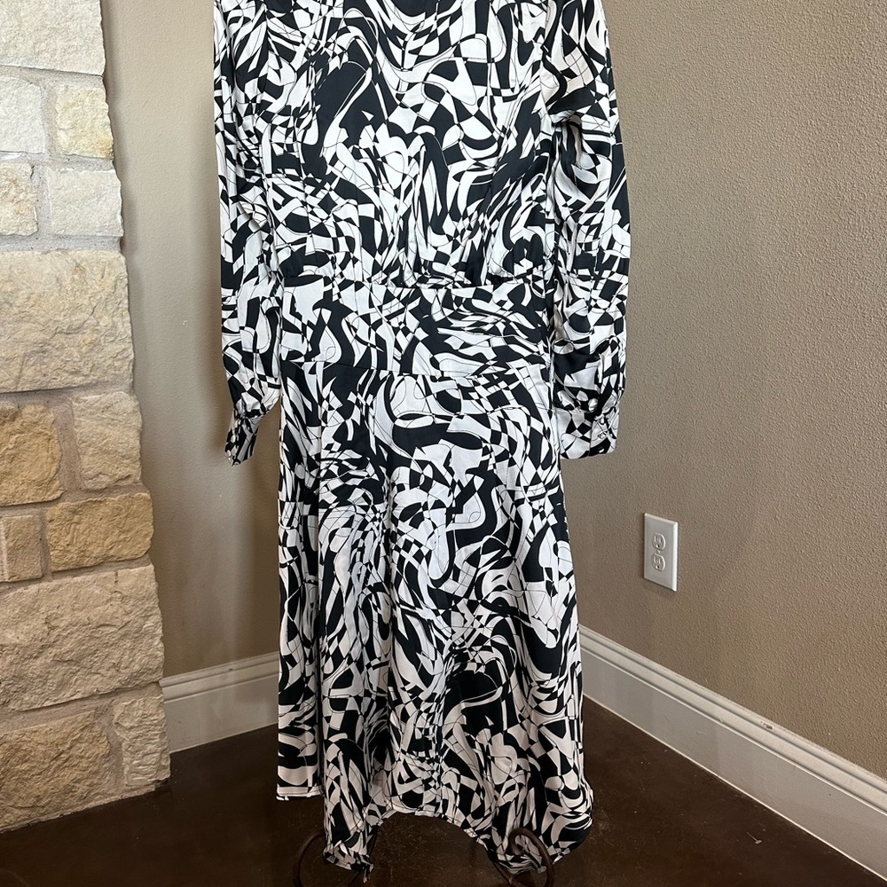 Women’s Black/White Satin, Patterned, Asymmetrical Mock Neck Dress — image 6 of 8